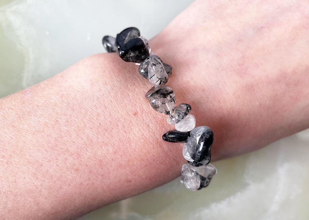 Tourmalinated quartz crystal chip bracelet
