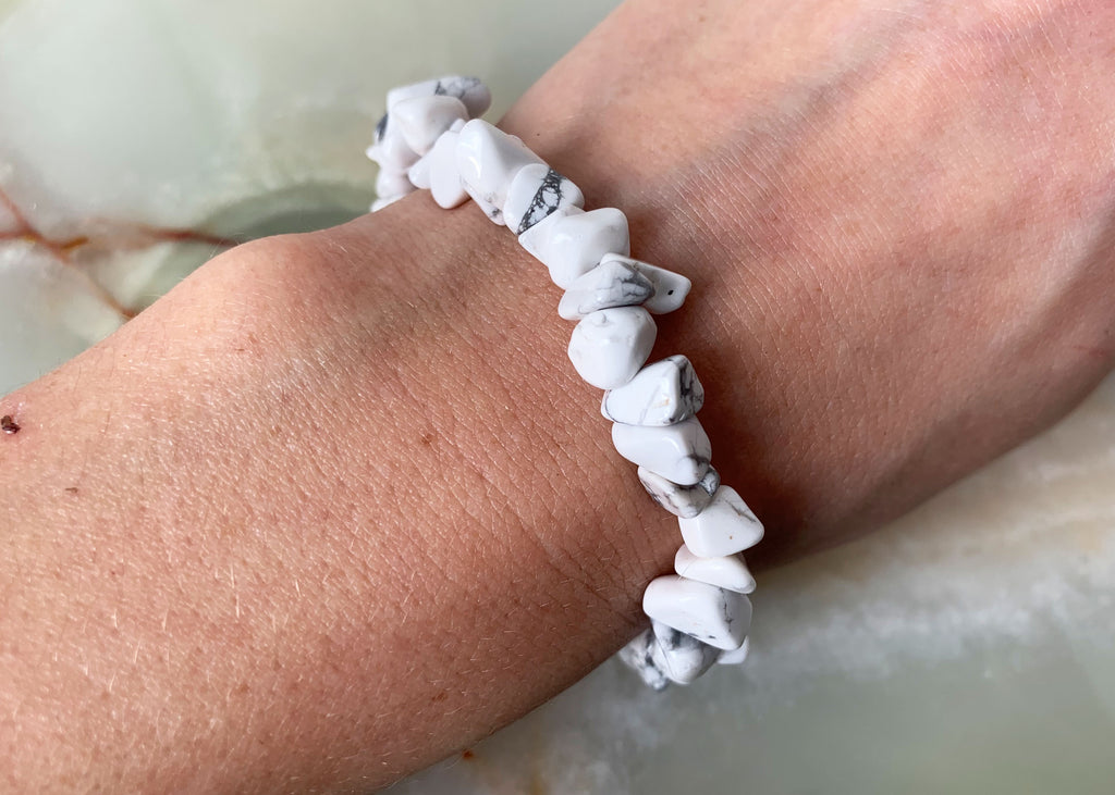 Howlite Crystal Chip Bracelet